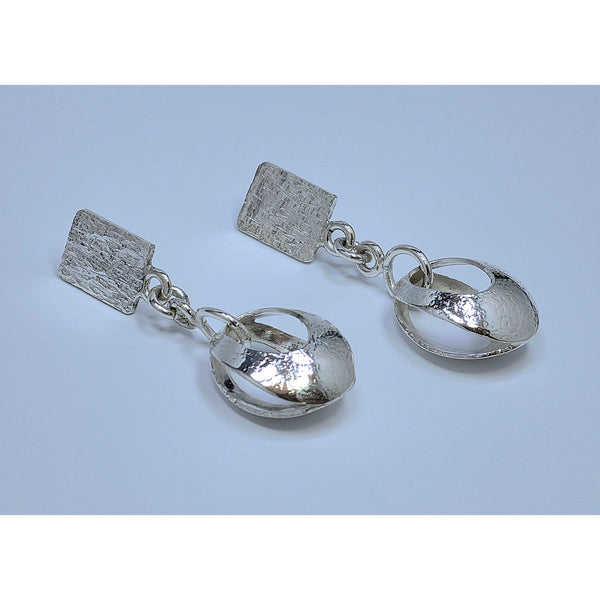 Textured Sterling Silver Interlocking Hoop Earrings – 3D Curved Ring Studs