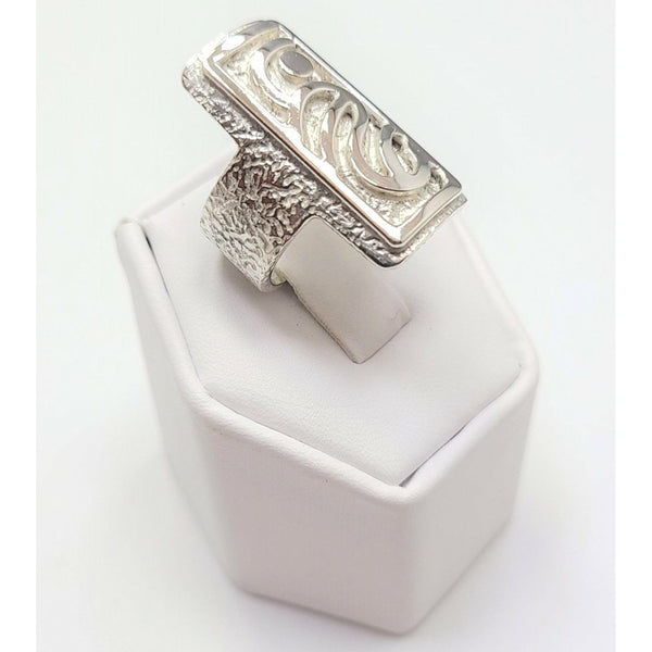 High Polish swirled with round ball Ring